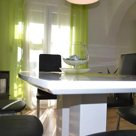 Apartment Lucija Apartman *